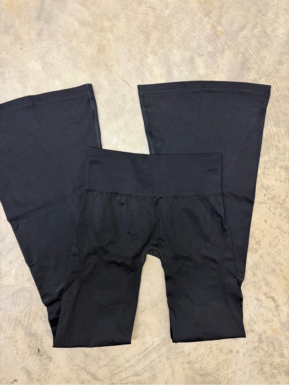 Gymshark Kids Black Bootcut Active Leggings with Logo - Picture 2 of 2